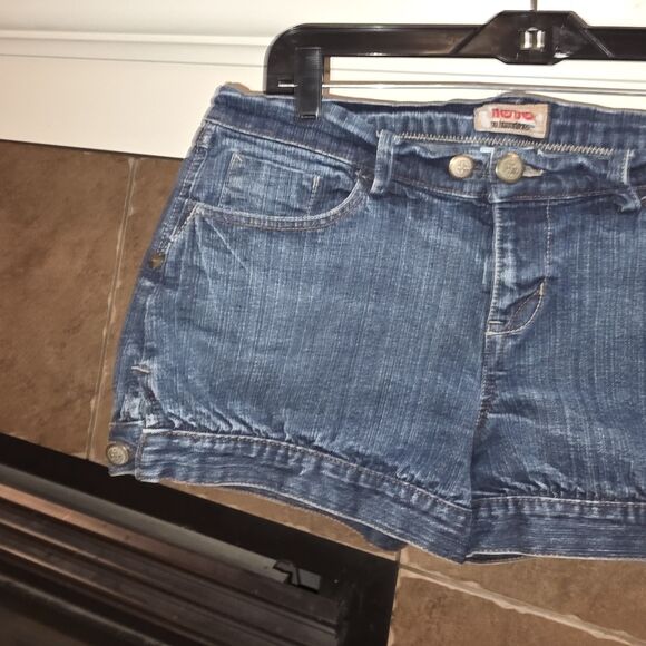 NO BOUNDARIES NOBO Sz11 Y2K VINTAGE Side Button Hems Gold Studs 90's Jean Shorts - Picture 3 of 11